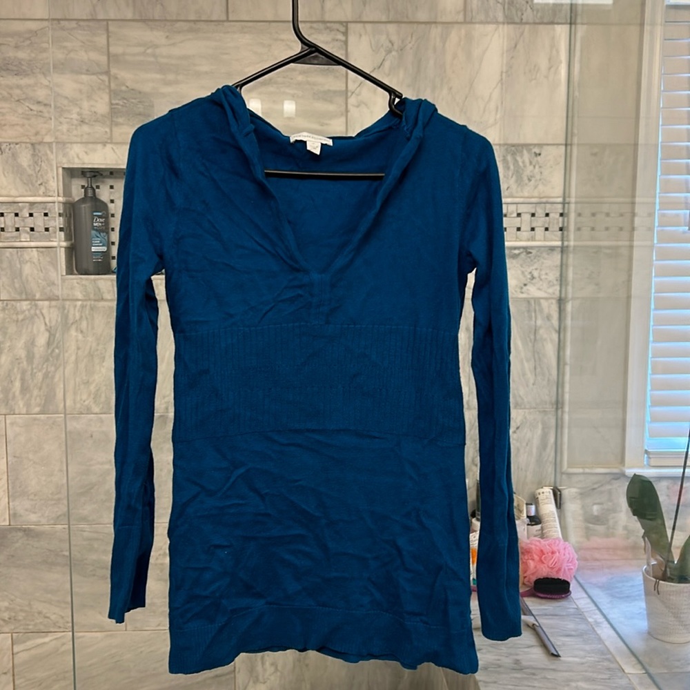 Beautiful teal color pull over sweater w hood